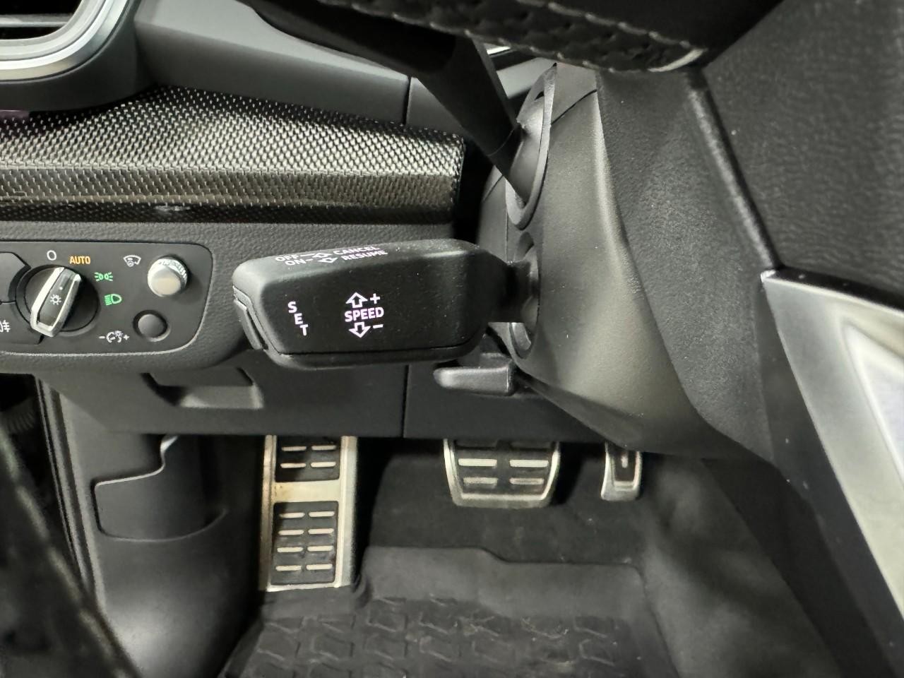 Audi SQ5 Vehicle Full-screen Gallery Image 32