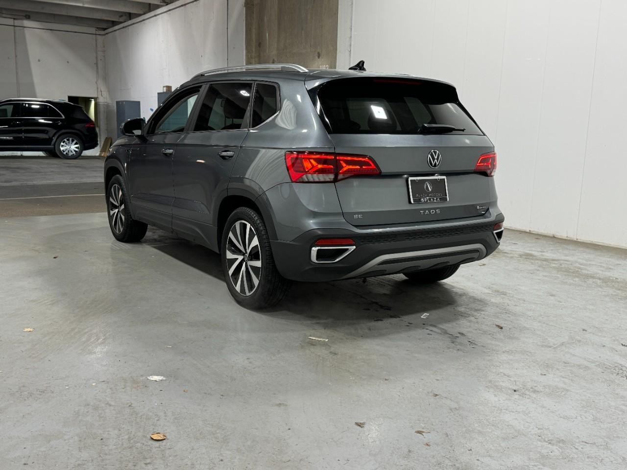 Volkswagen Taos Vehicle Full-screen Gallery Image 3