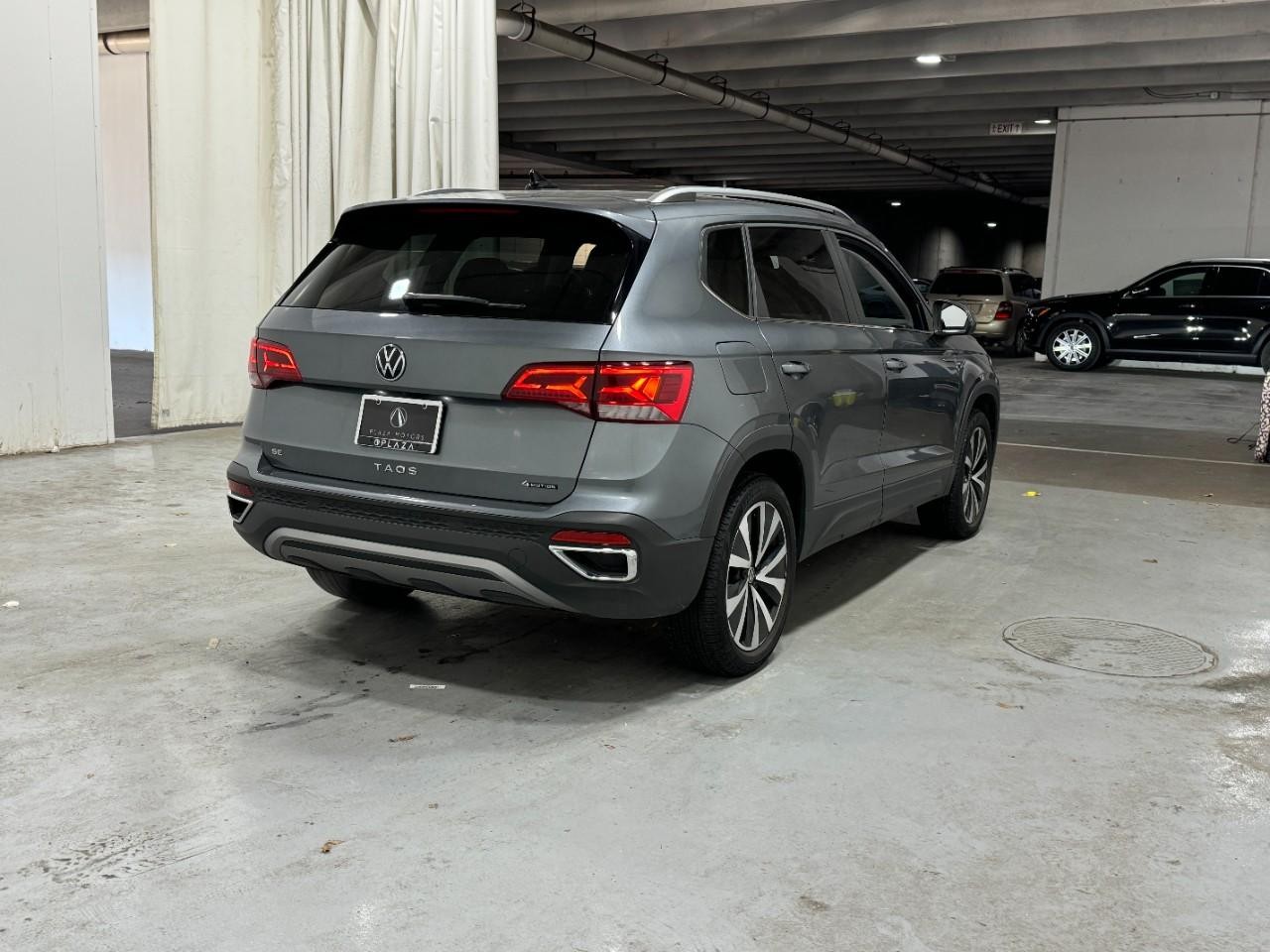 Volkswagen Taos Vehicle Full-screen Gallery Image 4