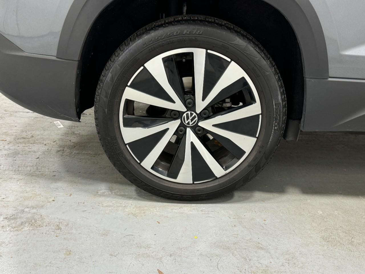 Volkswagen Taos Vehicle Full-screen Gallery Image 5