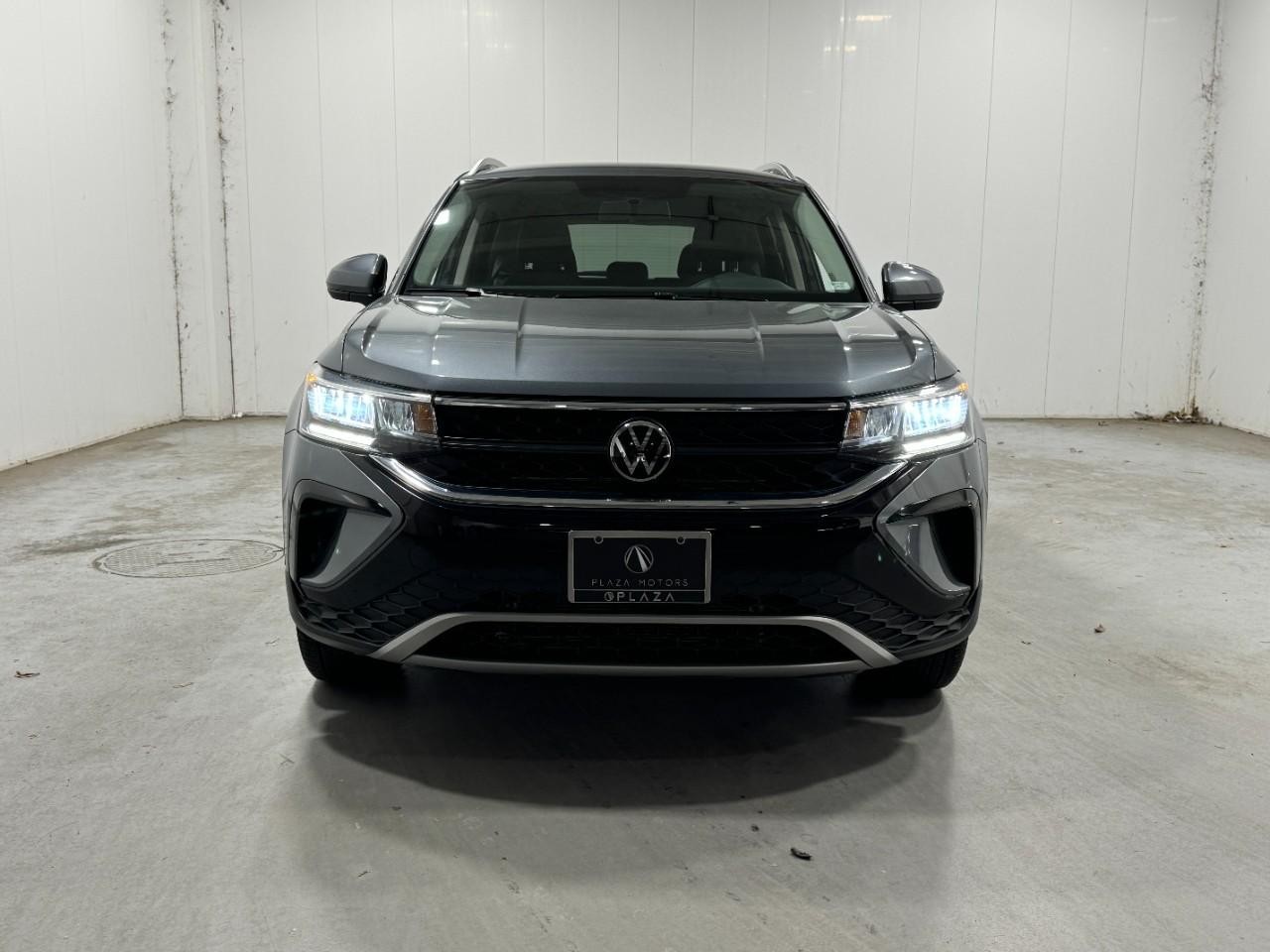 Volkswagen Taos Vehicle Full-screen Gallery Image 7