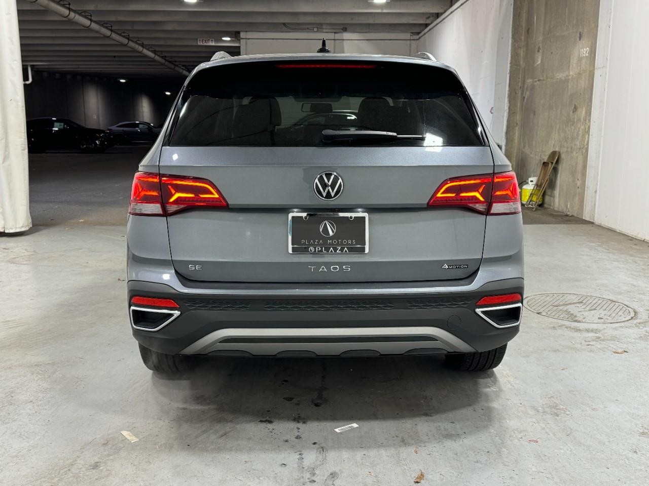 Volkswagen Taos Vehicle Full-screen Gallery Image 9