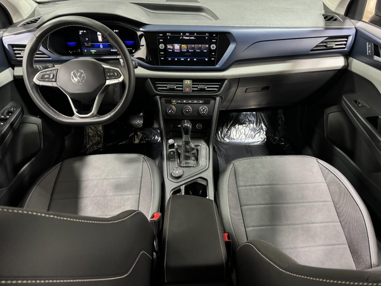 Volkswagen Taos Vehicle Full-screen Gallery Image 11