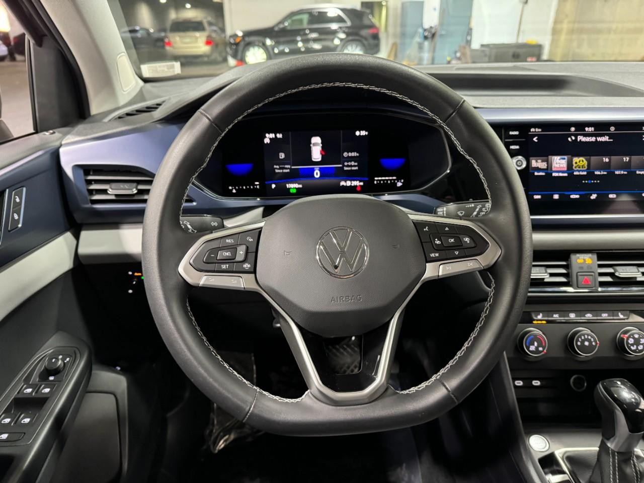 Volkswagen Taos Vehicle Full-screen Gallery Image 12