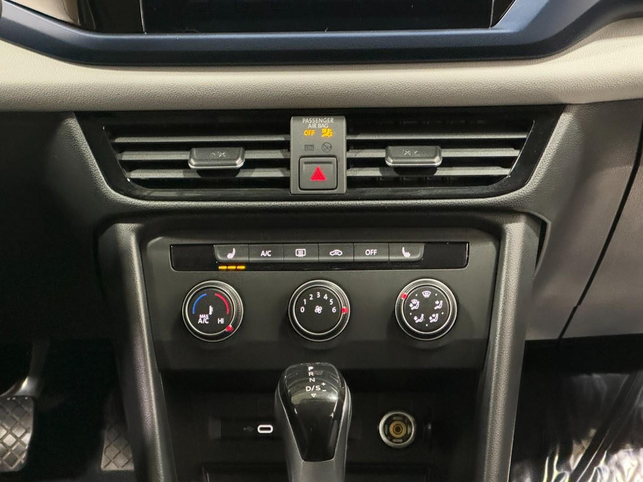 Volkswagen Taos Vehicle Full-screen Gallery Image 14