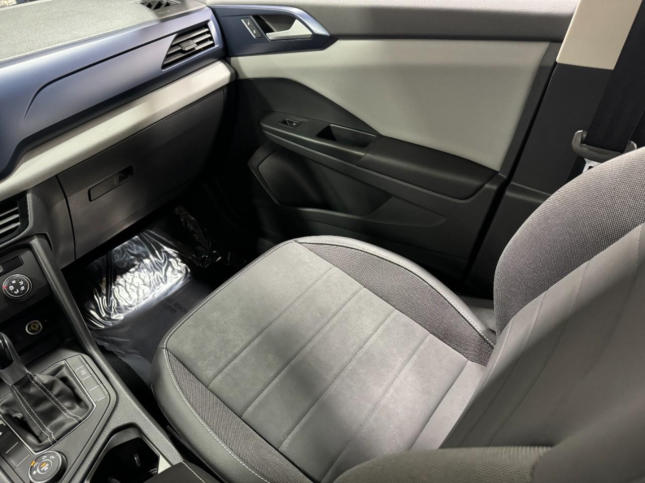 Volkswagen Taos Vehicle Full-screen Gallery Image 16