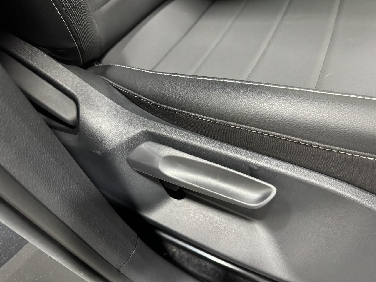 Volkswagen Taos Vehicle Full-screen Gallery Image 19