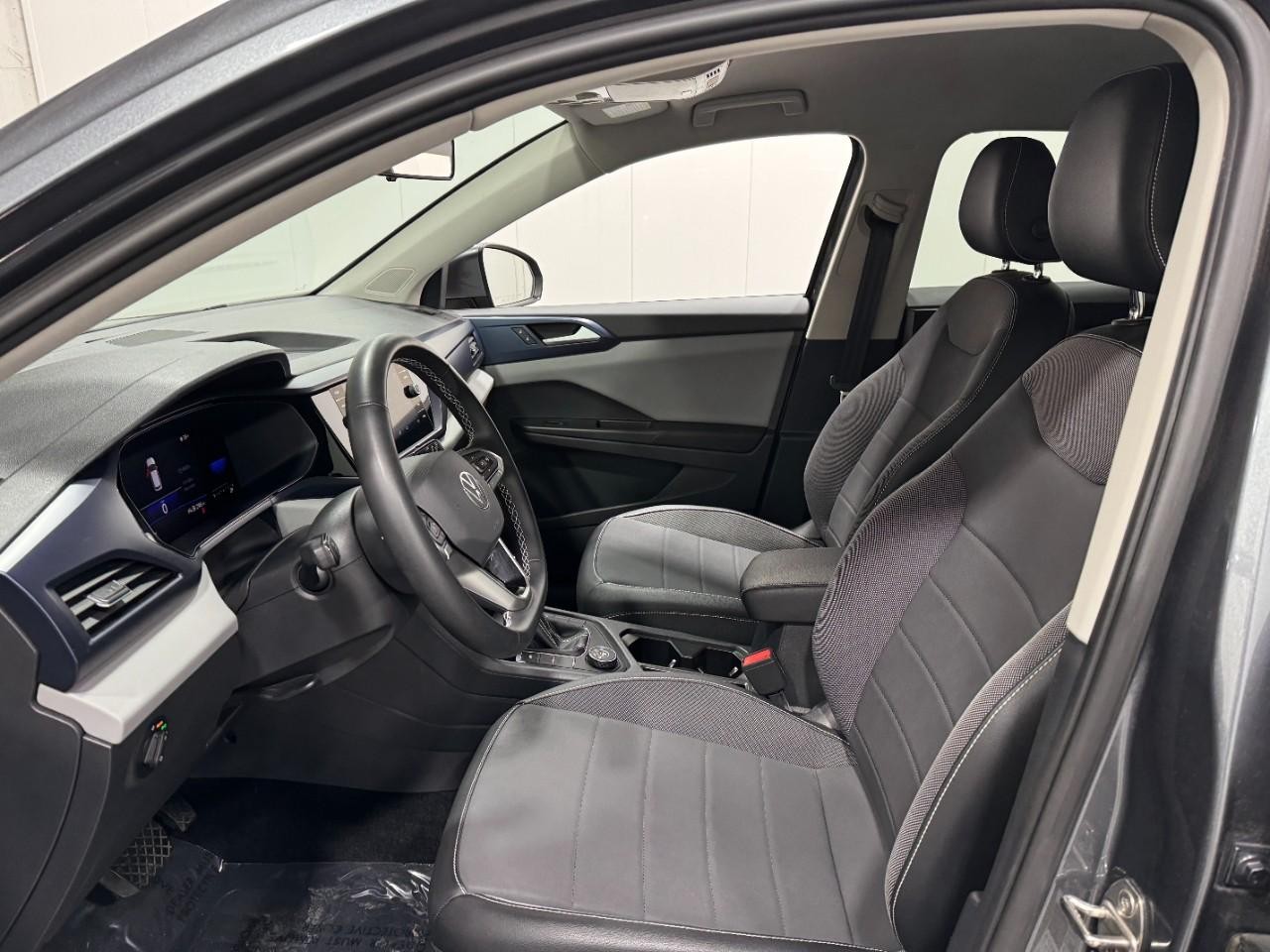 Volkswagen Taos Vehicle Full-screen Gallery Image 24