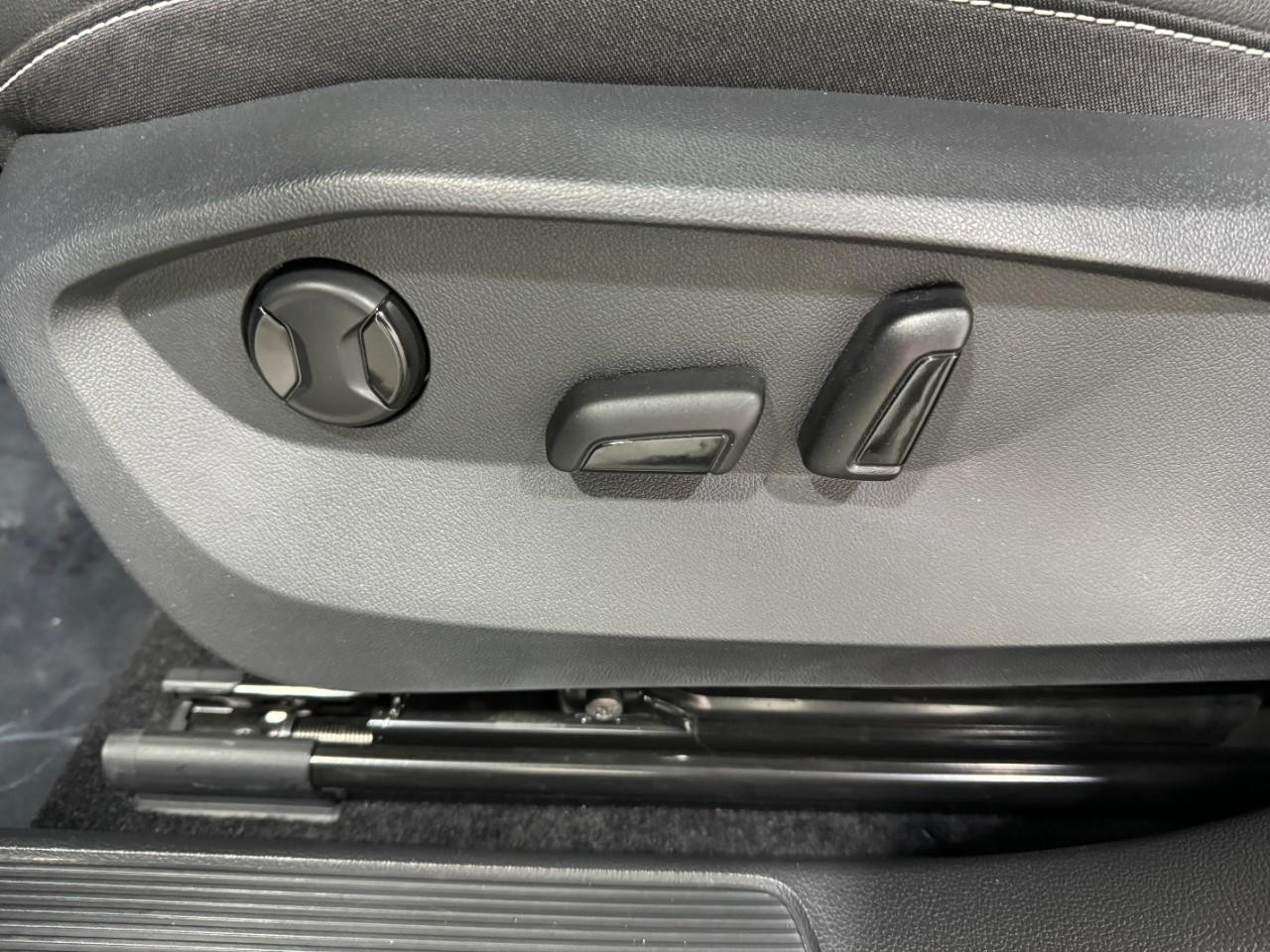 Volkswagen Taos Vehicle Full-screen Gallery Image 26