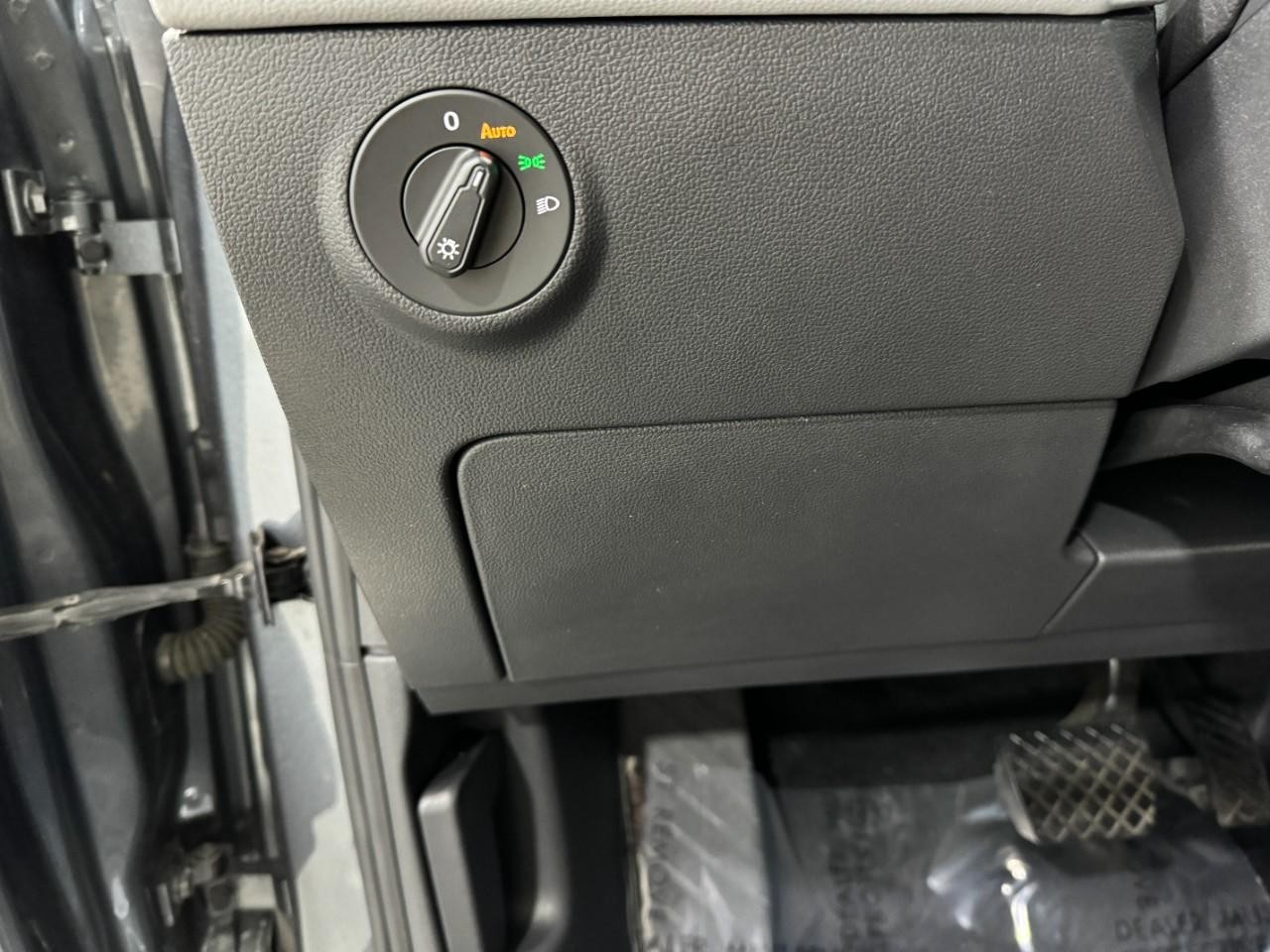 Volkswagen Taos Vehicle Full-screen Gallery Image 27