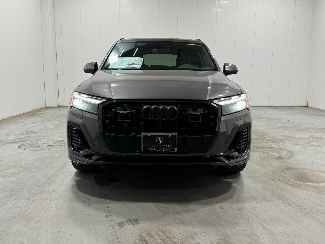 Audi Q7 Vehicle Full-screen Gallery Image 7