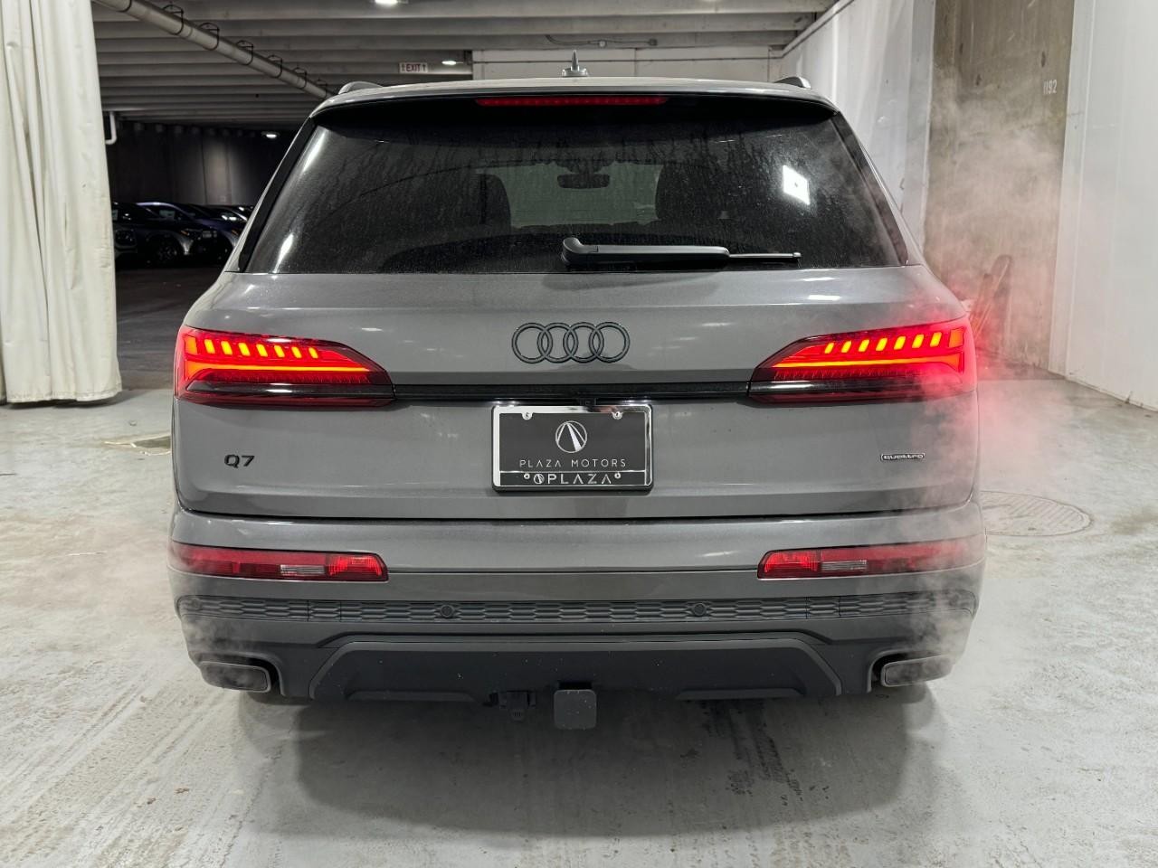 Audi Q7 Vehicle Full-screen Gallery Image 9