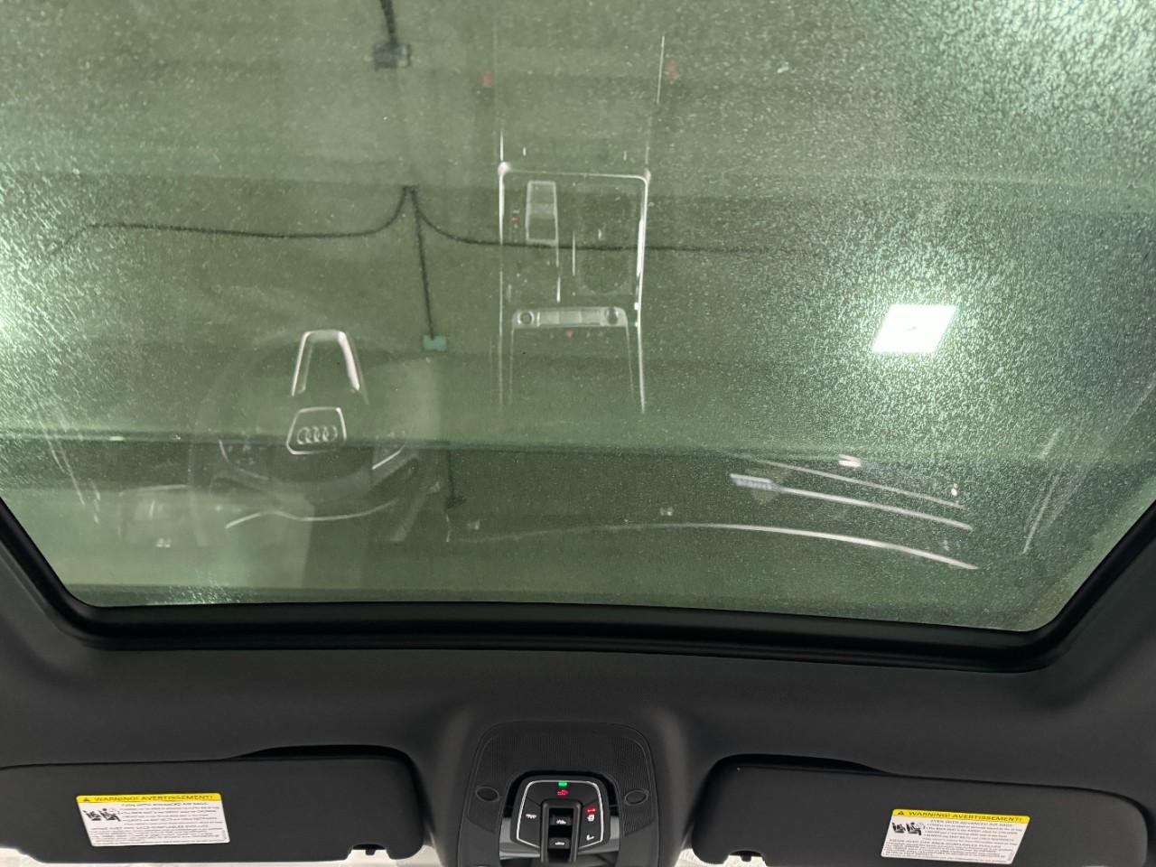 Audi Q7 Vehicle Full-screen Gallery Image 12