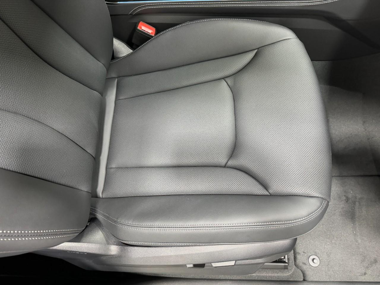 Audi Q7 Vehicle Full-screen Gallery Image 20