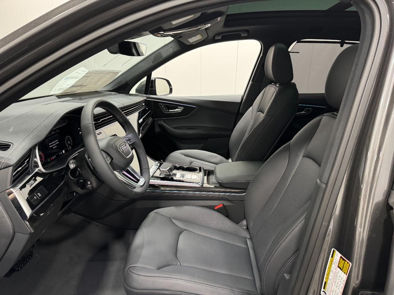 Audi Q7 Vehicle Full-screen Gallery Image 28