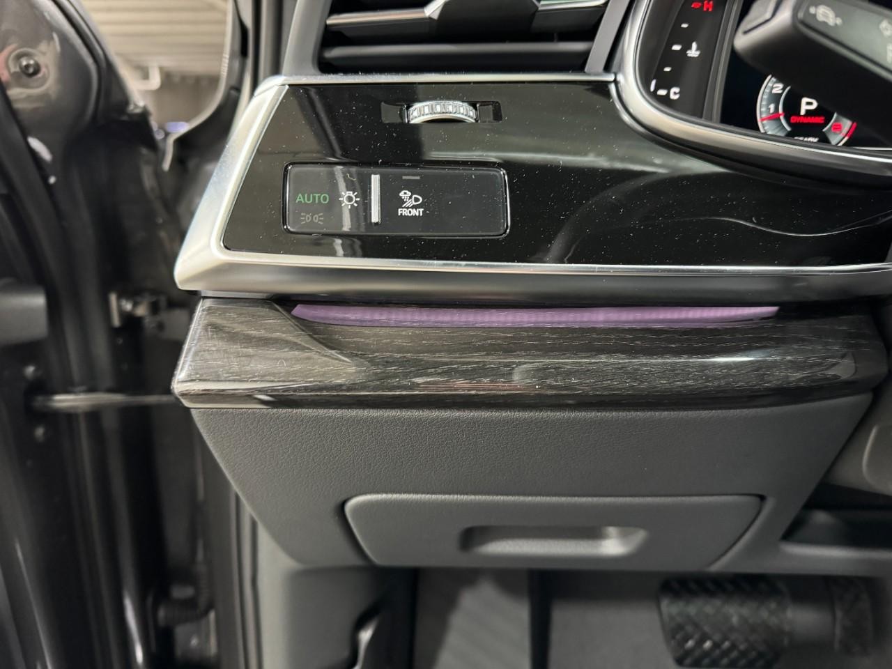 Audi Q7 Vehicle Full-screen Gallery Image 31