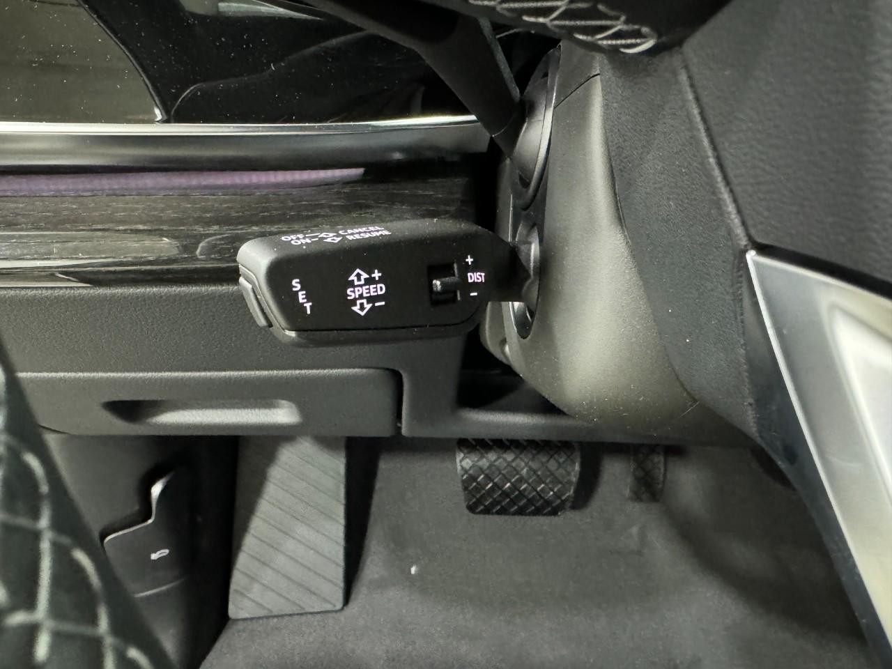 Audi Q7 Vehicle Full-screen Gallery Image 32