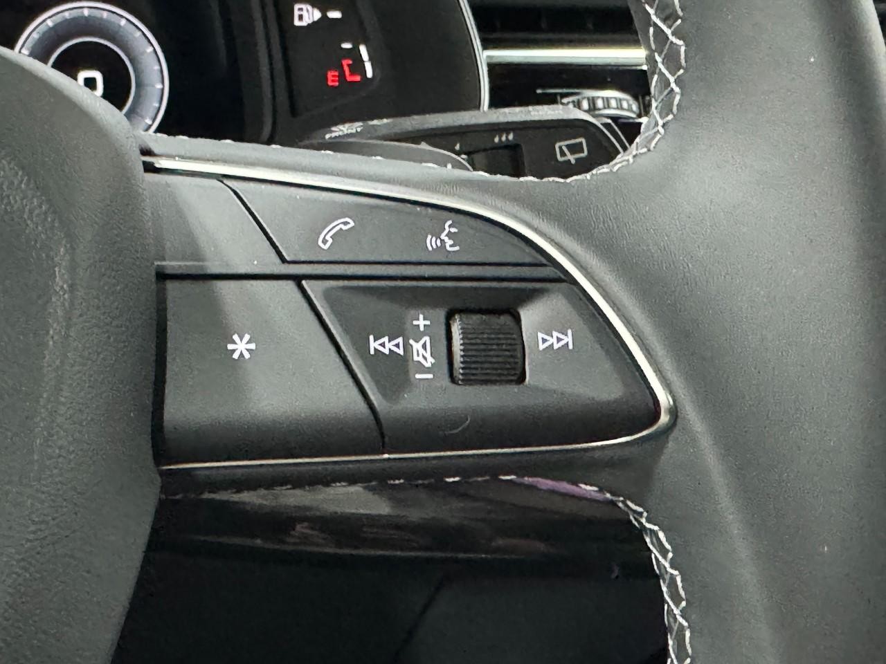 Audi Q7 Vehicle Full-screen Gallery Image 34