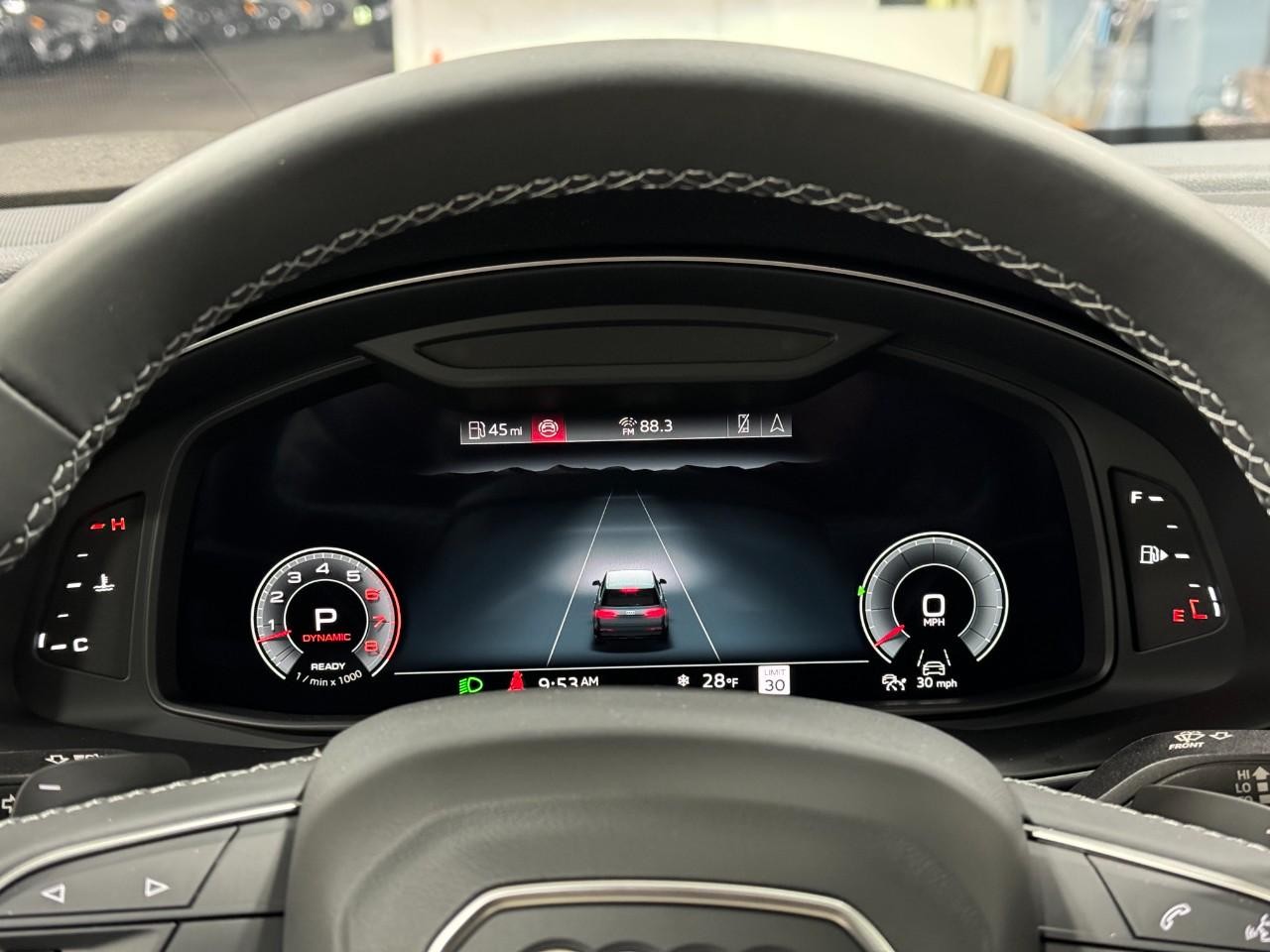 Audi Q7 Vehicle Full-screen Gallery Image 35