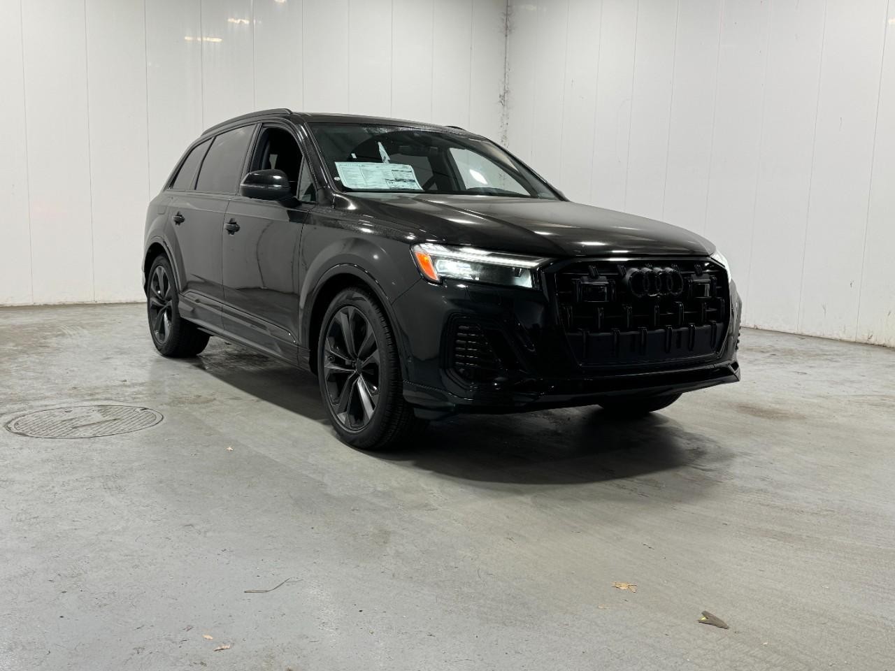 Audi Q7 Vehicle Full-screen Gallery Image 6