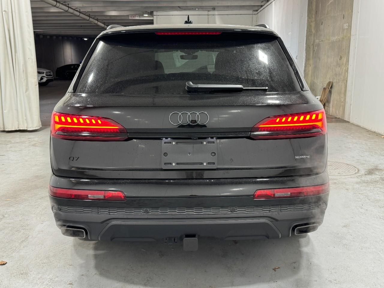 Audi Q7 Vehicle Full-screen Gallery Image 9