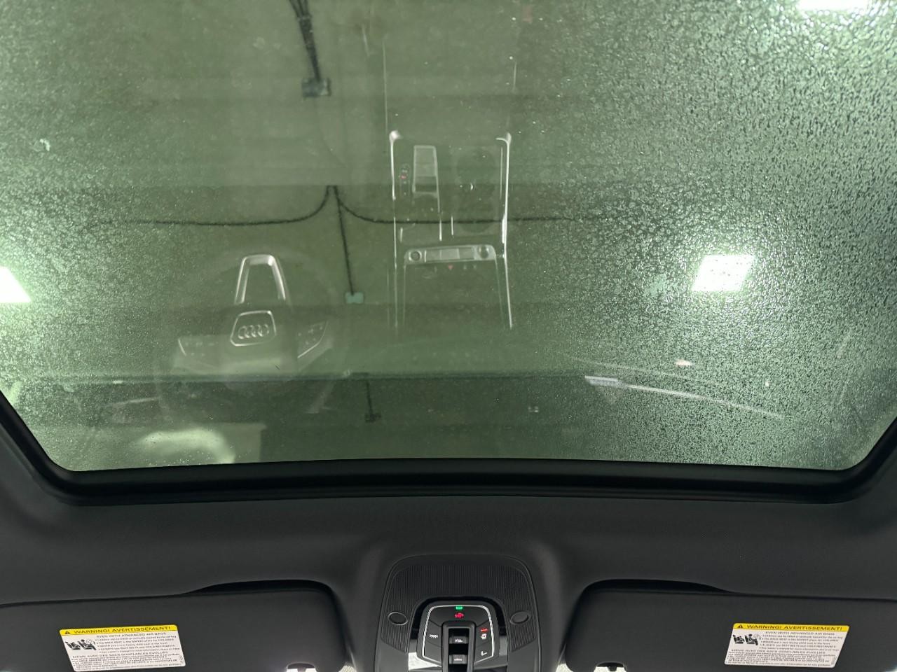 Audi Q7 Vehicle Full-screen Gallery Image 12