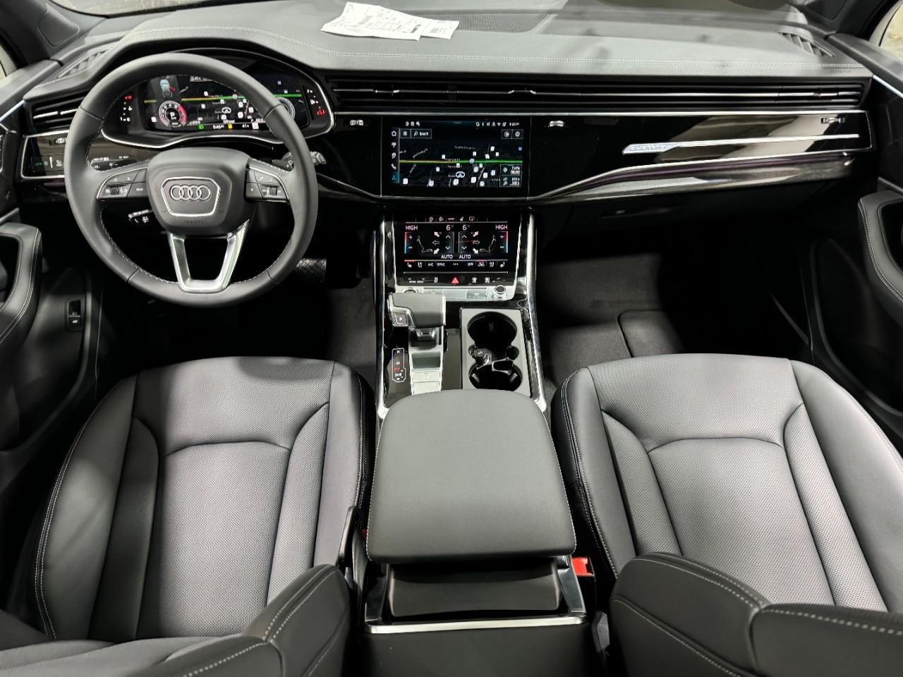 Audi Q7 Vehicle Full-screen Gallery Image 13