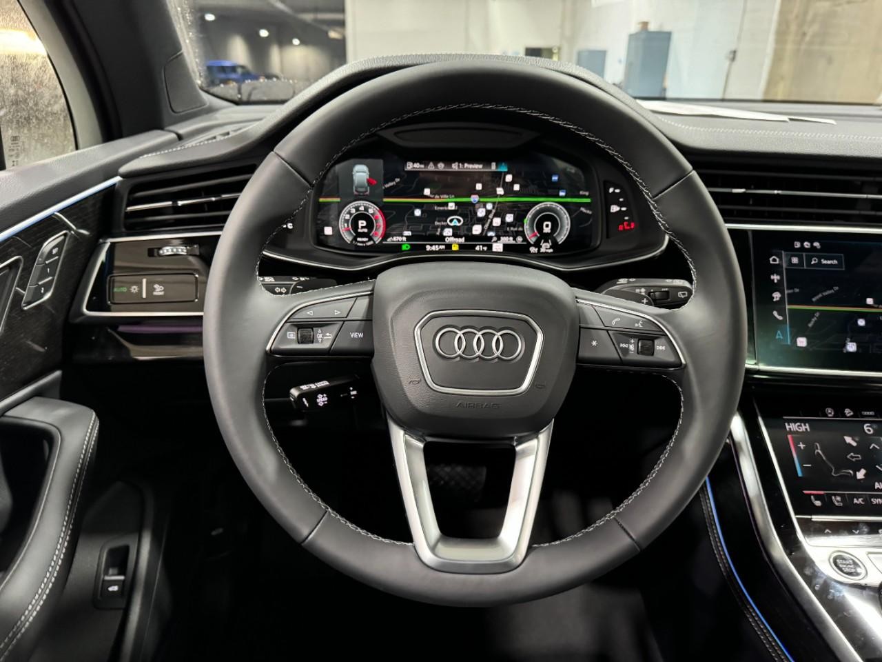 Audi Q7 Vehicle Full-screen Gallery Image 14