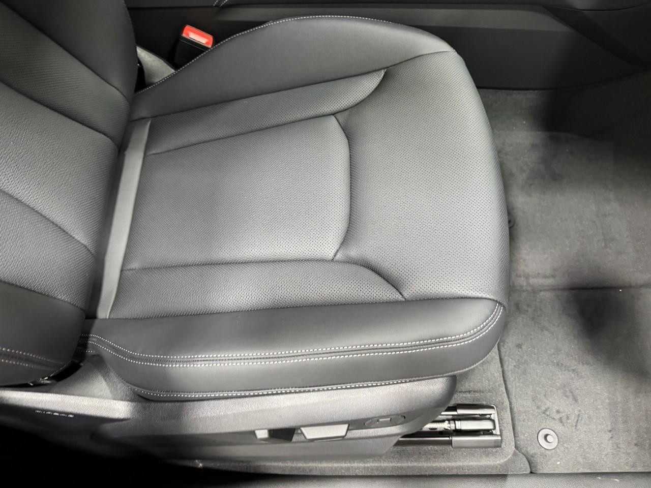 Audi Q7 Vehicle Full-screen Gallery Image 20