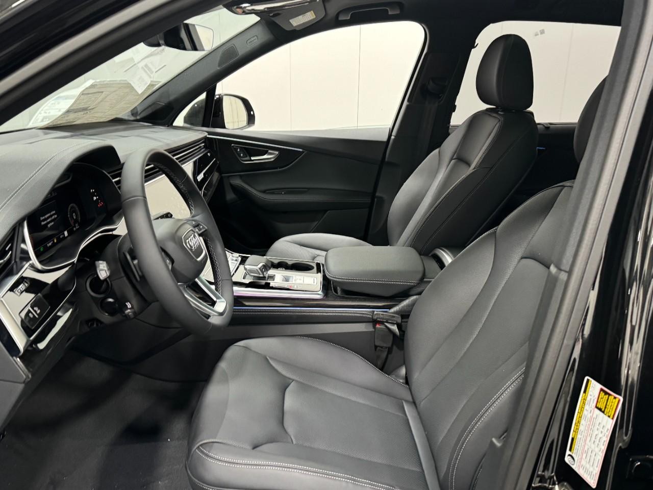 Audi Q7 Vehicle Full-screen Gallery Image 28