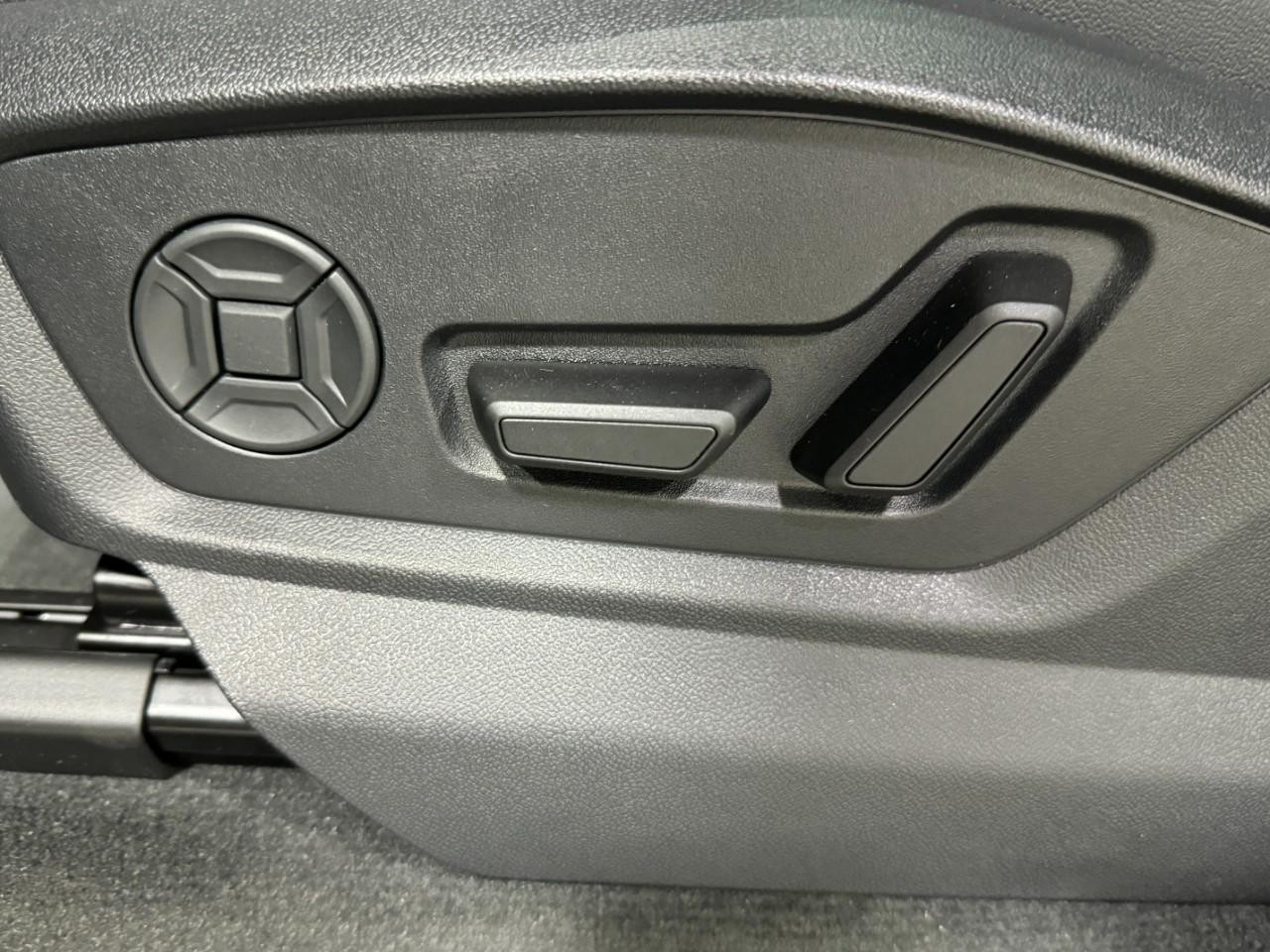 Audi Q7 Vehicle Full-screen Gallery Image 30