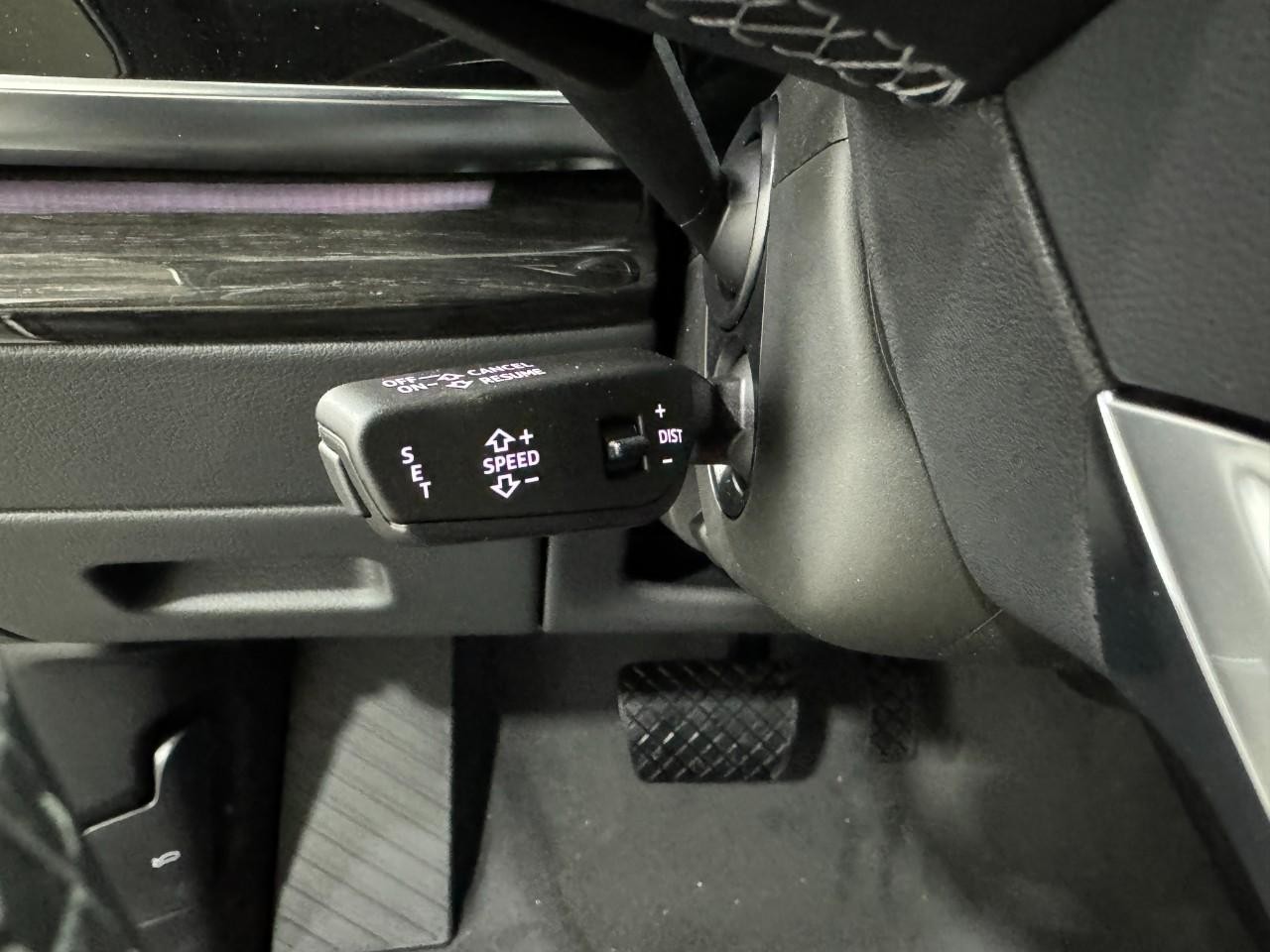 Audi Q7 Vehicle Full-screen Gallery Image 32