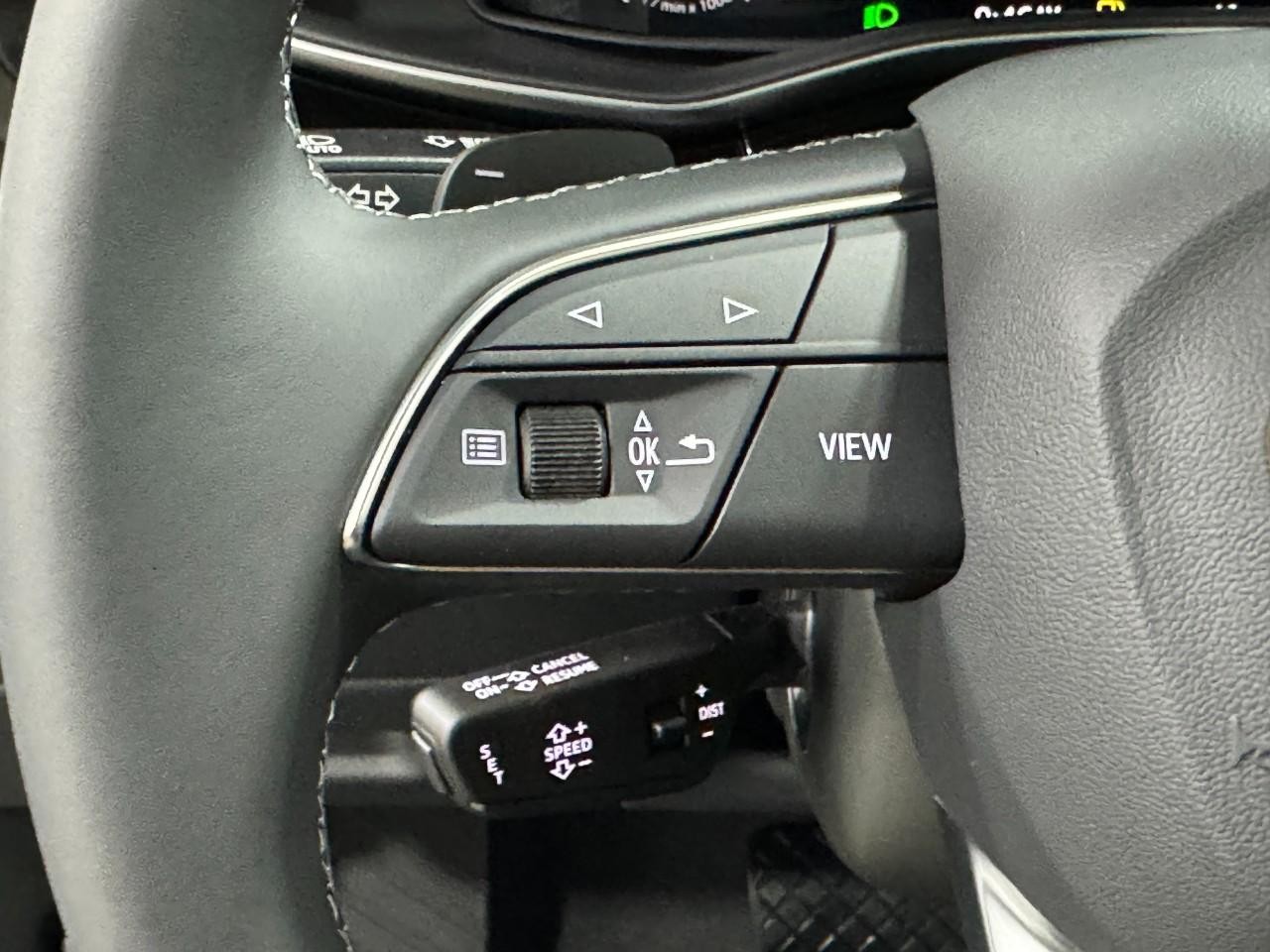 Audi Q7 Vehicle Full-screen Gallery Image 33