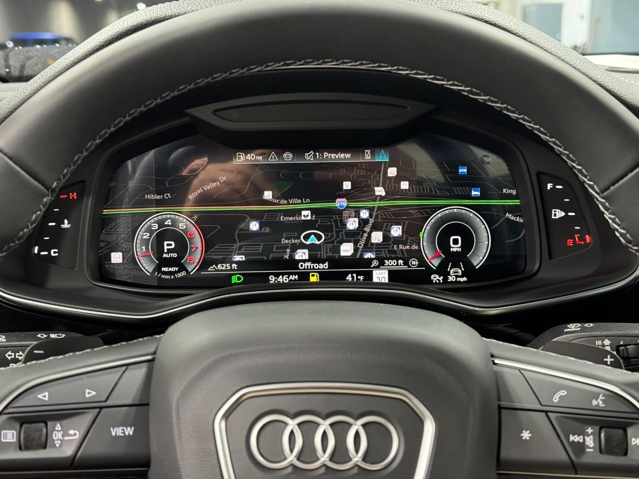 Audi Q7 Vehicle Full-screen Gallery Image 35