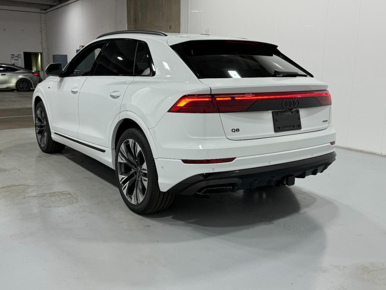 Audi Q8 Vehicle Full-screen Gallery Image 3