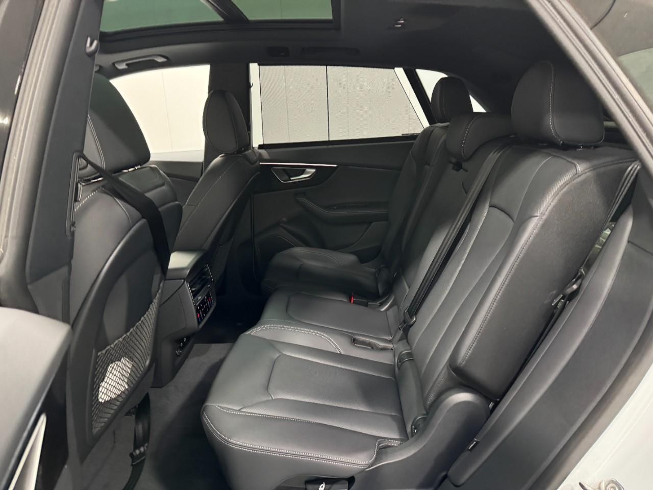 Audi Q8 Vehicle Full-screen Gallery Image 8