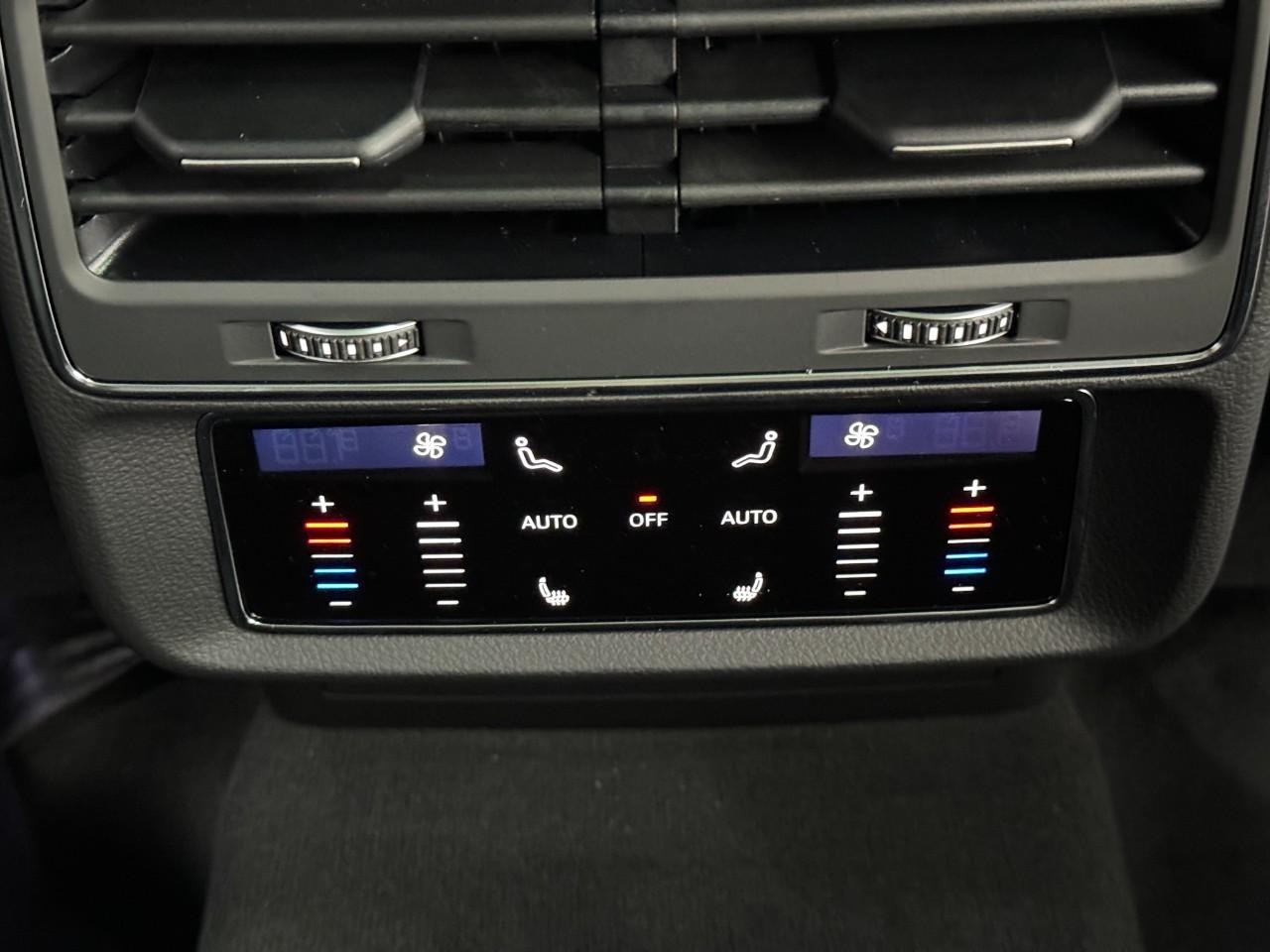 Audi Q8 Vehicle Full-screen Gallery Image 11