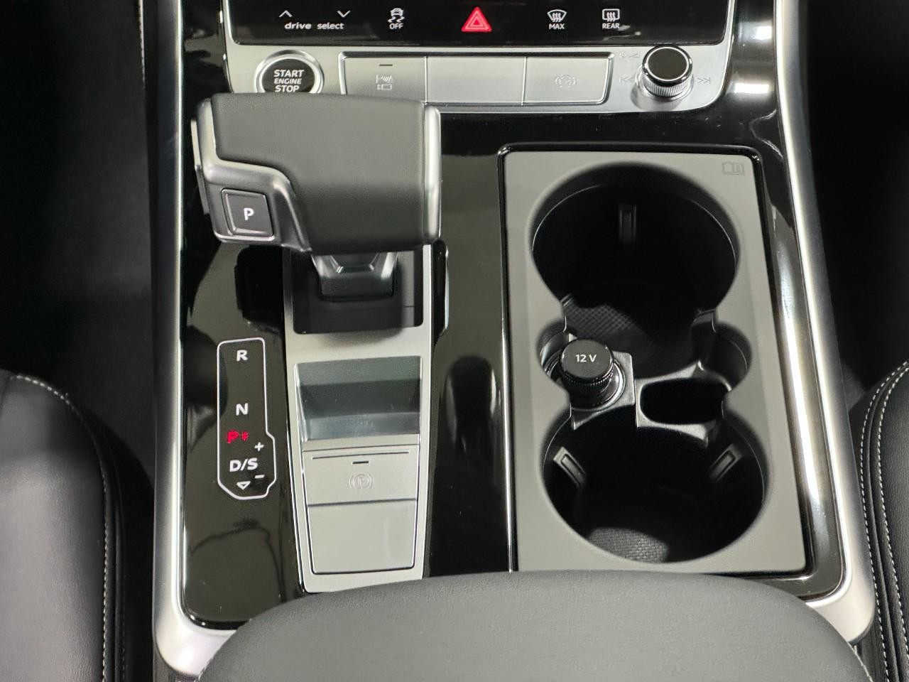 Audi Q8 Vehicle Full-screen Gallery Image 17