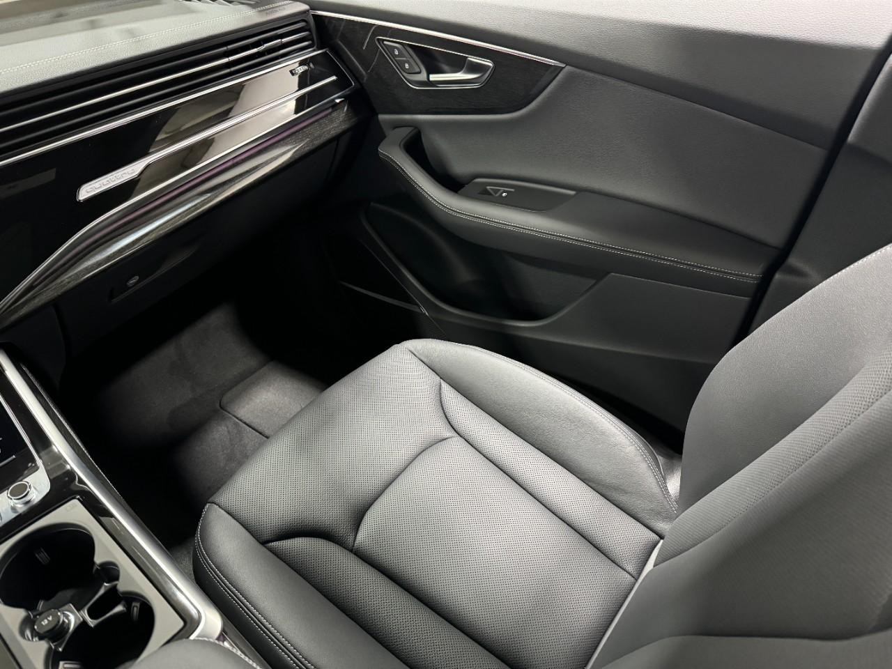 Audi Q8 Vehicle Full-screen Gallery Image 18