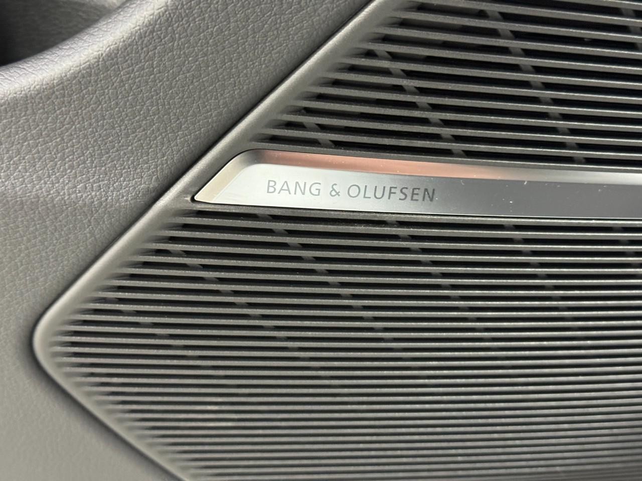 Audi Q8 Vehicle Full-screen Gallery Image 27