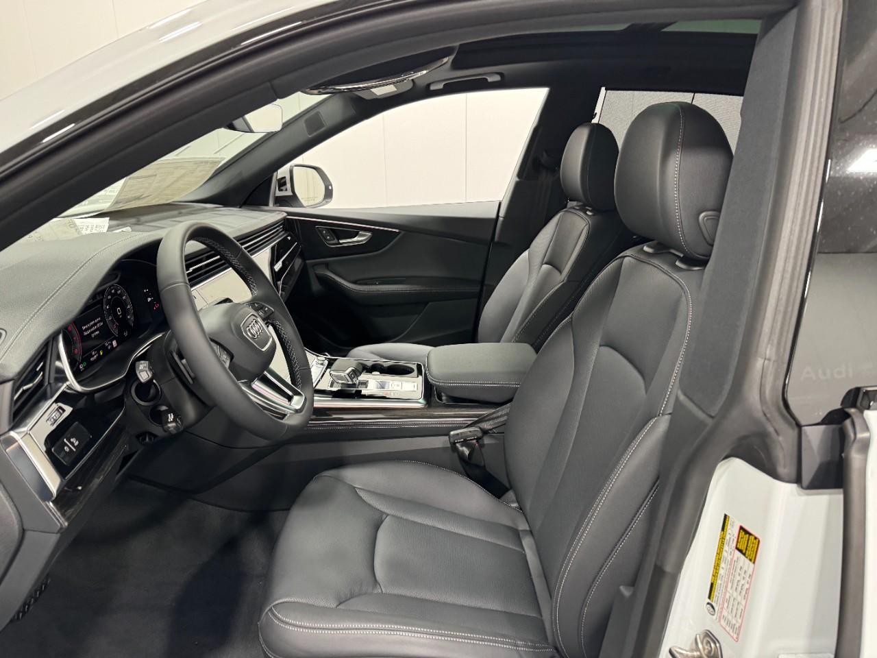 Audi Q8 Vehicle Full-screen Gallery Image 28