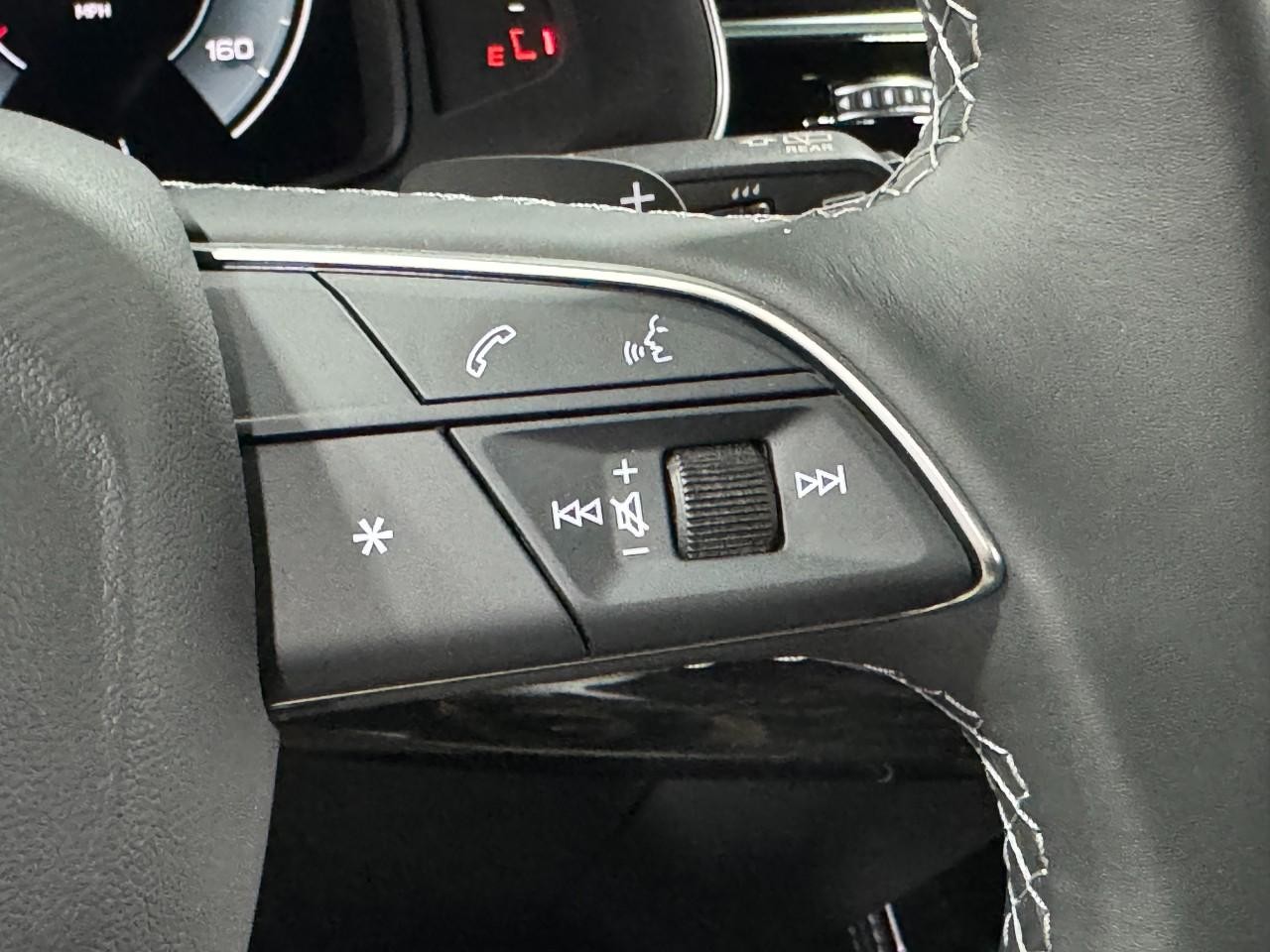 Audi Q8 Vehicle Full-screen Gallery Image 34