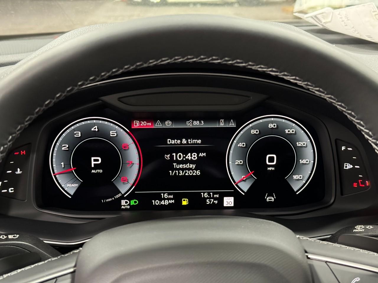 Audi Q8 Vehicle Full-screen Gallery Image 35