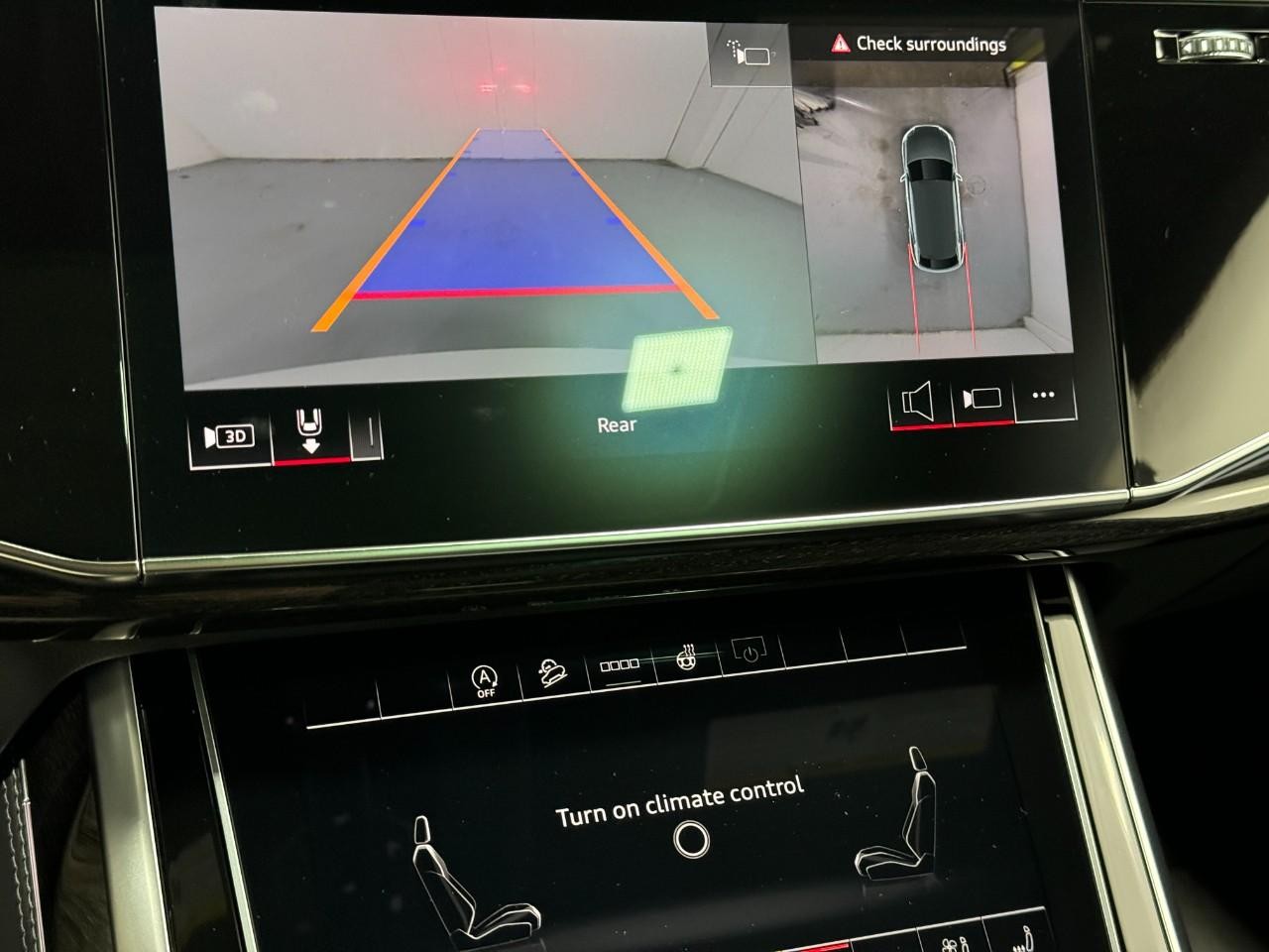 Audi Q8 Vehicle Full-screen Gallery Image 36