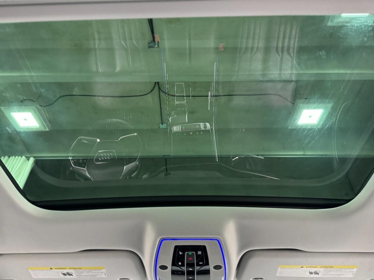 Audi A8 L Vehicle Full-screen Gallery Image 11