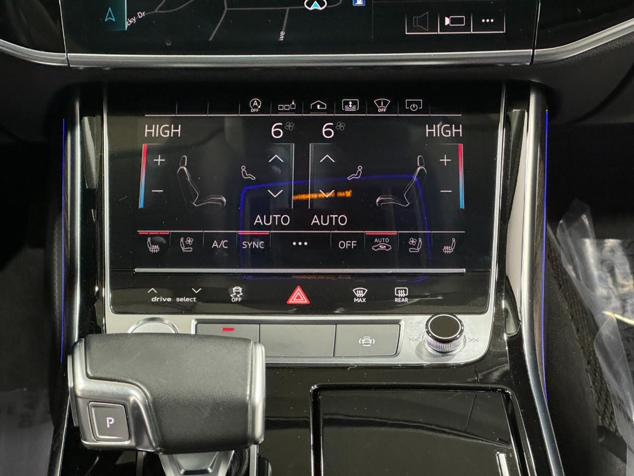 Audi A8 L Vehicle Full-screen Gallery Image 15