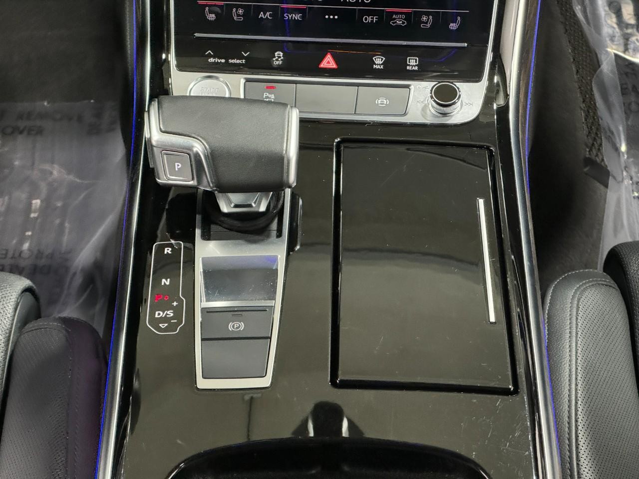 Audi A8 L Vehicle Full-screen Gallery Image 16