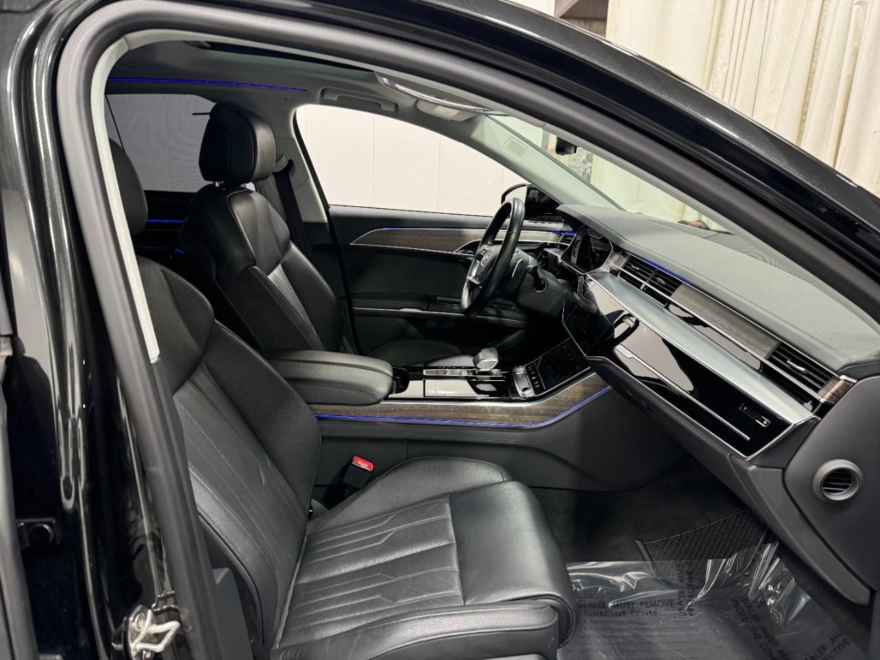 Audi A8 L Vehicle Full-screen Gallery Image 18