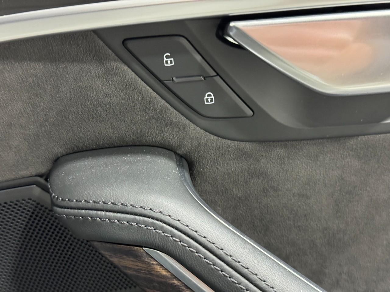 Audi A8 L Vehicle Full-screen Gallery Image 22