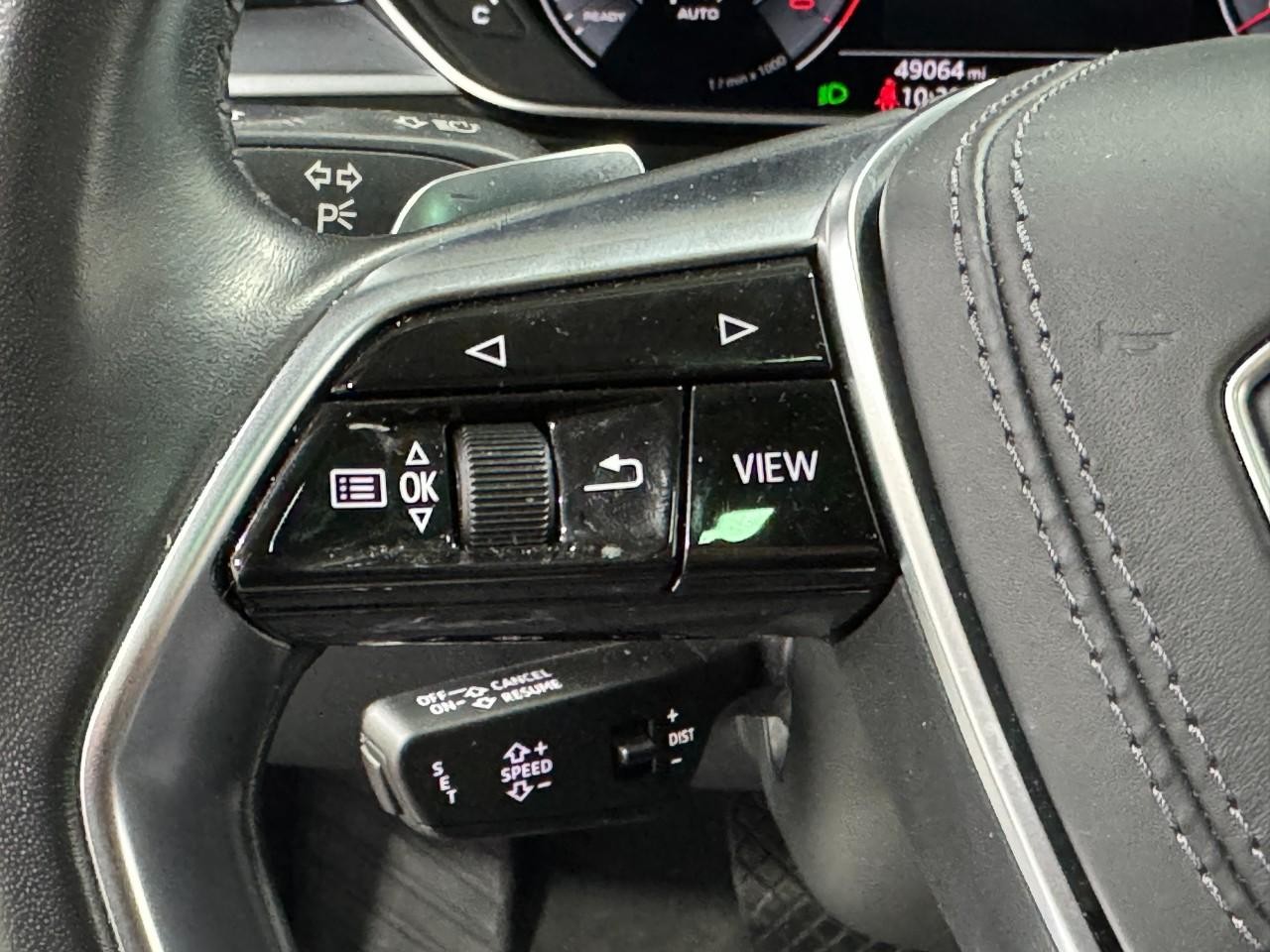 Audi A8 L Vehicle Full-screen Gallery Image 34